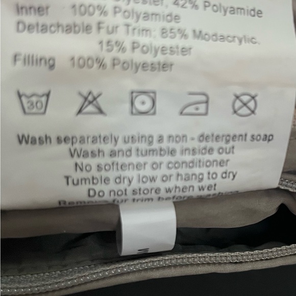 Barbour Women's Tan Quilted Jacket - Picture 14 of 14